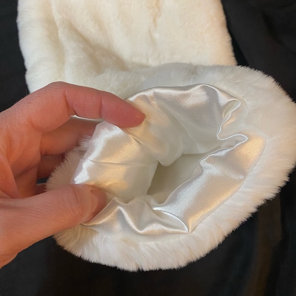 Faux fur white cropped front and back shrug. Size small. - Picture 3 of 5